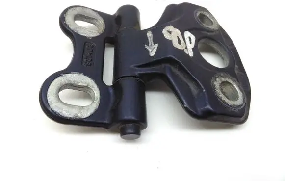 Mercedes-Benz E W210 Front door lower hinge 96M03