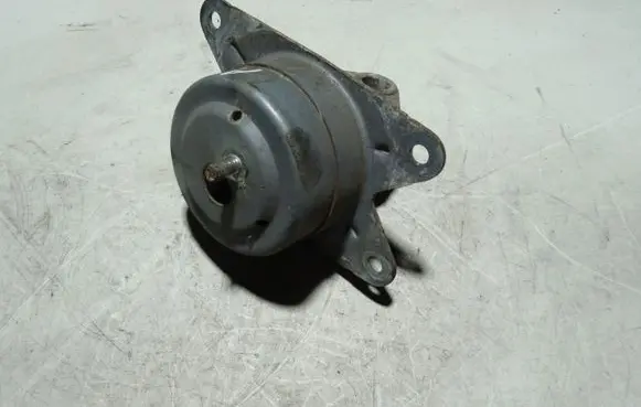 Opel Zafira A Engine mount bracket 90538549
