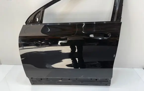 Mercedes-Benz GLA H247 Front door