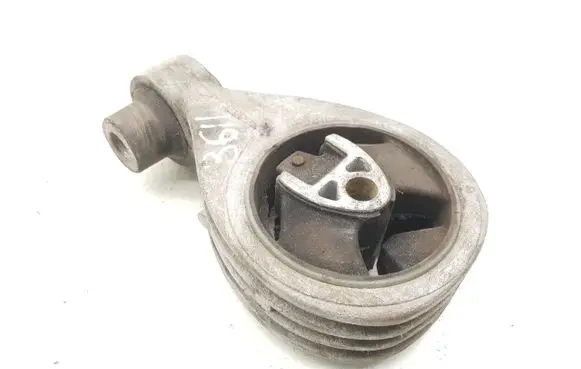 Nissan Qashqai Engine mount bracket