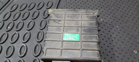 Volkswagen Golf II Engine control unit/module 0280800104 0280800105