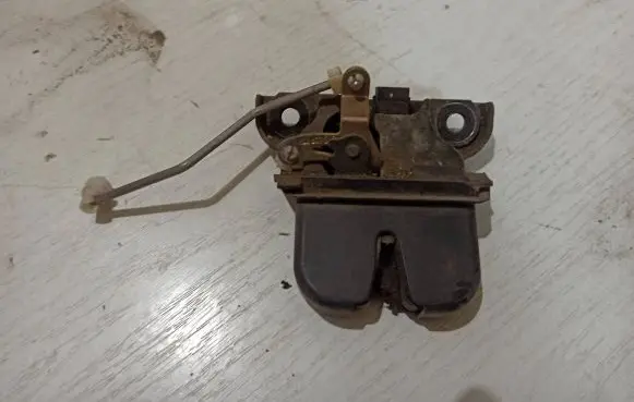 Audi A3 S3 8L Tailgate/trunk/boot lock/catch/latch 8L0827505M