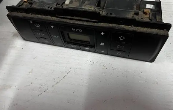 Audi A4 S4 B5 8D Climate control unit 8D0820043M 5HB00790805