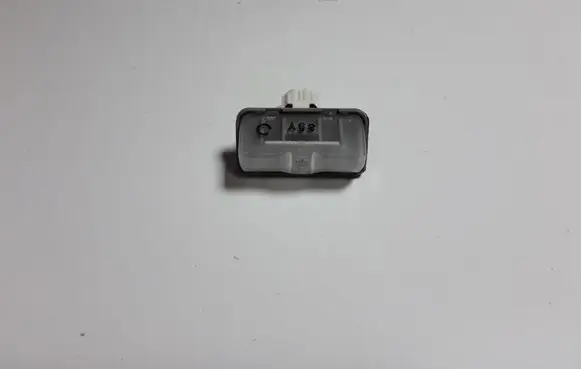 Toyota Prius (XW50) Number plate light 6V03W