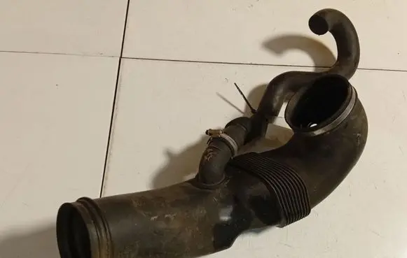 Audi A8 S8 D3 4E Air intake hose/pipe 077129629