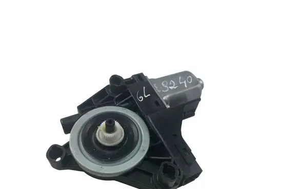 Volvo V70 Front door window regulator motor 966264102