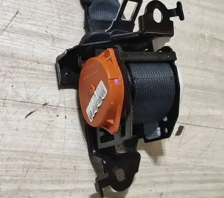 Suzuki Vitara (LY) Middle seatbelt (rear) 