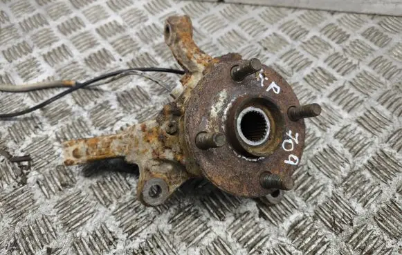Toyota Yaris Front wheel hub