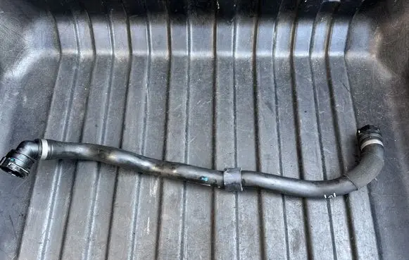 Volvo V60 Engine coolant pipe/hose 32339905