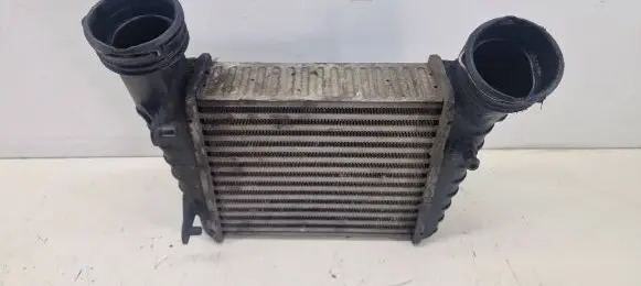 Volkswagen PASSAT B5.5 Intercooler radiator 8D0145805C