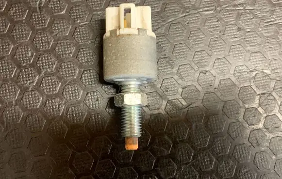 Lexus IS 220D-250-350 Clutch pedal sensor