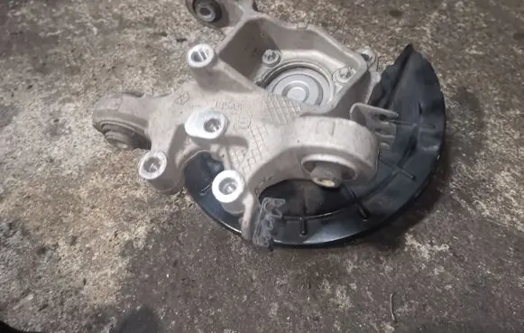 Chrysler 200 Rear wheel hub