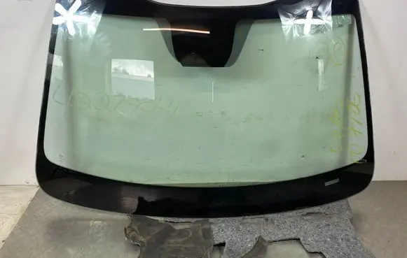 KIA Sorento IV Front windscreen/windshield window fw05567