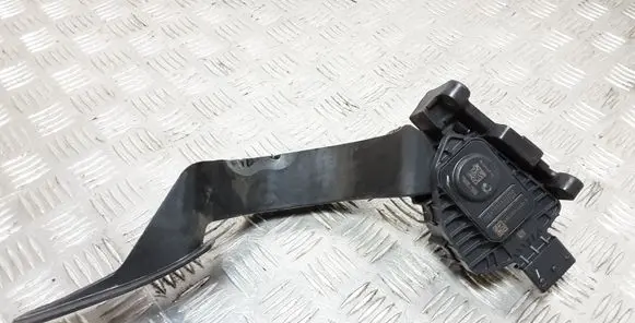 Jeep Cherokee Accelerator throttle pedal 61621082546