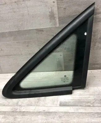 Volkswagen Touran I Front triangle window/glass E000255 DOT24M68AS2