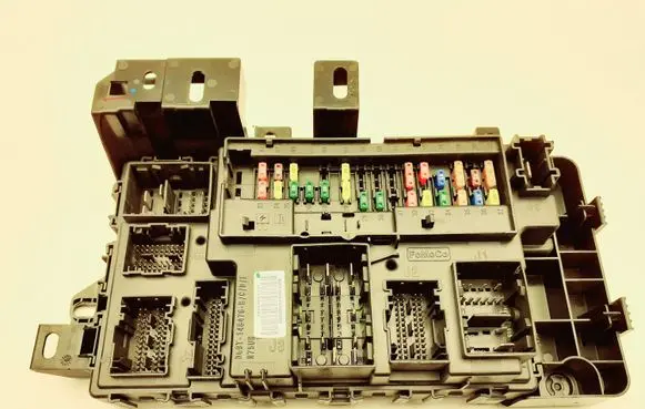 Ford Mustang VI Fuse module GR3T15604