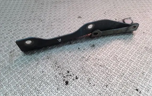 Engine bonnet/hood hinges
