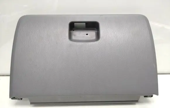 Suzuki Grand Vitara II Glove box