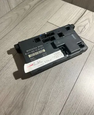 Mercedes-Benz E W211 Door control unit/module 2118207526
