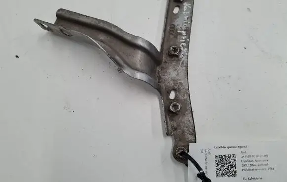 Audi A4 S4 B6 8E 8H Fender mounting bracket 8H0821136A