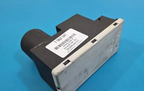 Audi A4 S4 B5 8D Central locking vacuum pump 8L0862257L IMPRK1562541