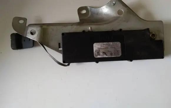 Jaguar S-Type Aerial antenna amplifier 2R8318C847AC 2R8318C847 18C847AC