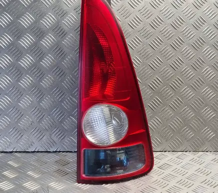 Renault Espace IV Rear/tail lights 8200027152