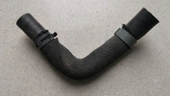 Audi Q7 4M Engine coolant pipe/hose 4M0121449 147636