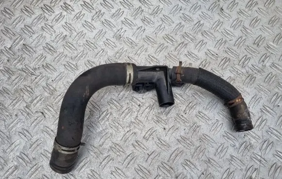 Peugeot 5008 Engine coolant pipe/hose 9684589080