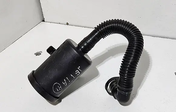 Volkswagen Jetta VI Active carbon filter fuel vapour canister 5C0906311