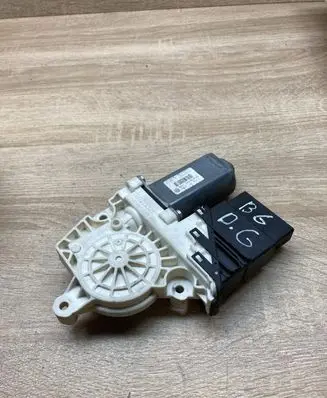 Volkswagen PASSAT B6 Rear door window regulator motor 1K0959704P
