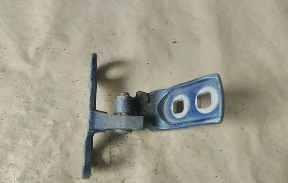 Opel Vectra C Front door lower hinge 