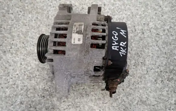 Toyota Aygo AB10 Generator/alternator 102211-8730