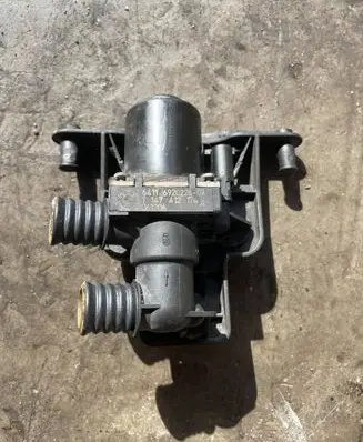 BMW 5 E60 E61 Coolant heater control valve 6411692022602 1147412174 061206