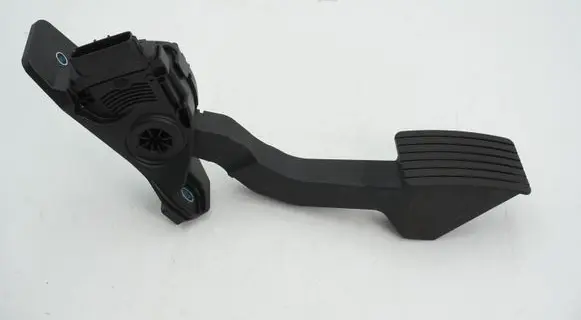 Accelerator throttle pedal