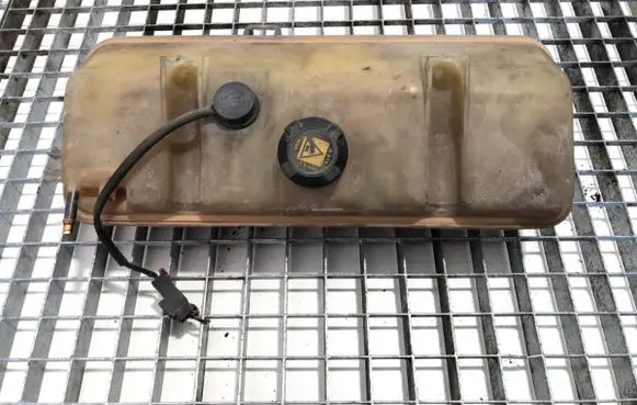 Coolant expansion tank/reservoir