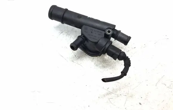 Audi A4 S4 B7 8E 8H Engine coolant pipe/hose 038121132d K3094