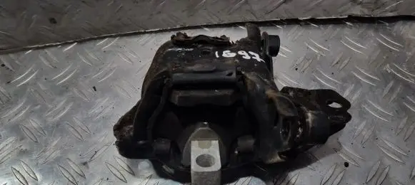 Volkswagen Polo IV 9N3 Engine mount bracket