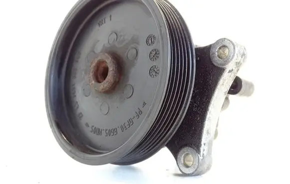 Mercedes-Benz E C207 W207 Power steering pump A0054668201