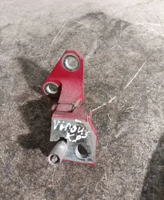 Volkswagen Golf V Front door upper hinge