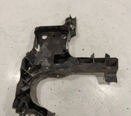 Renault Megane II Front bumper mounting bracket 8200137496