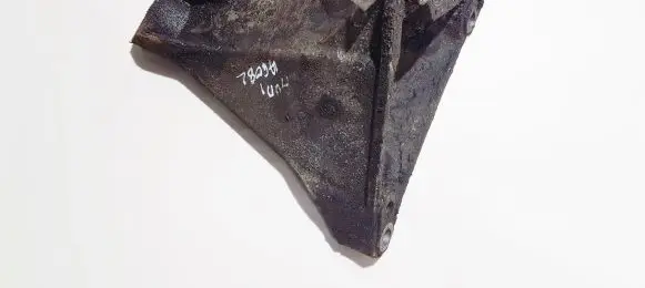 Audi A4 S4 B5 8D Engine mounting bracket