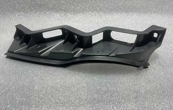 Volkswagen PASSAT B6 Front bumper mounting bracket 3C0807890