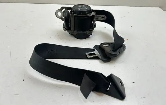 Toyota Hilux (AN120, AN130) Rear seatbelt 