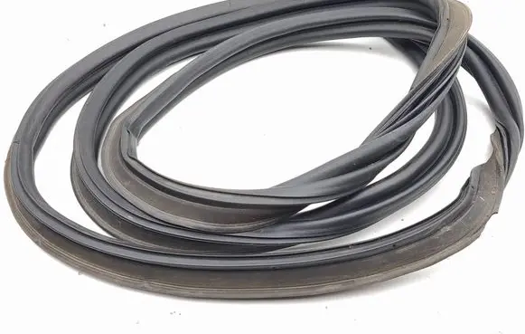Jeep Cherokee Trunk rubber seal (body) 