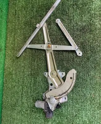 Suzuki Swift I Front door window regulator with motor 