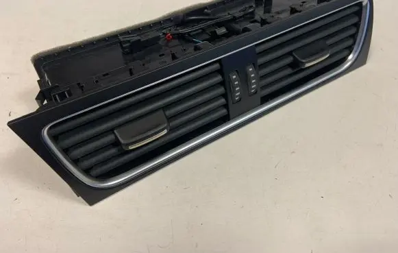 Audi A4 S4 B8 8K Dash center air vent grill 8T1820951C