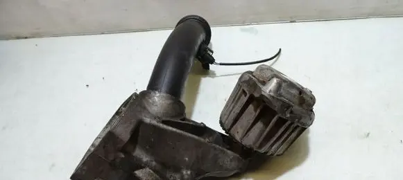Mercedes-Benz C W204 Engine mounting bracket