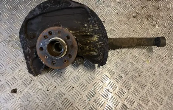 Mercedes-Benz R W251 Front wheel hub 02060644