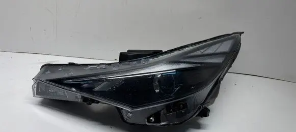Hyundai Elantra VII Headlight/headlamp 92101AA